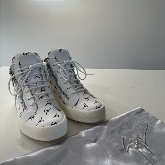 Giuseppe Zanotti White and Black Monogram Sneakers With Silver Zipper Detail - Picture 4 of 6